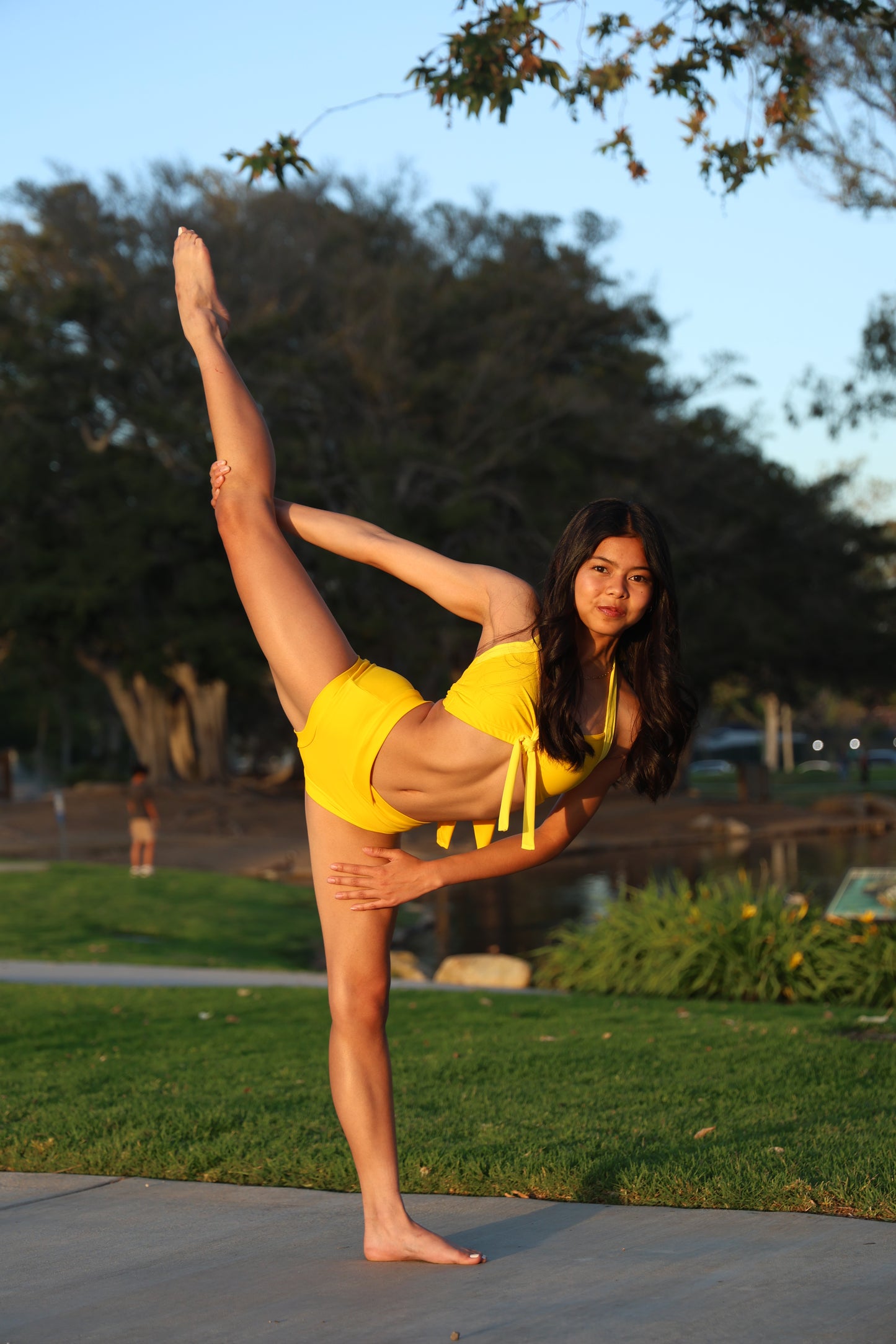 Cross-Front Cuff Shortie